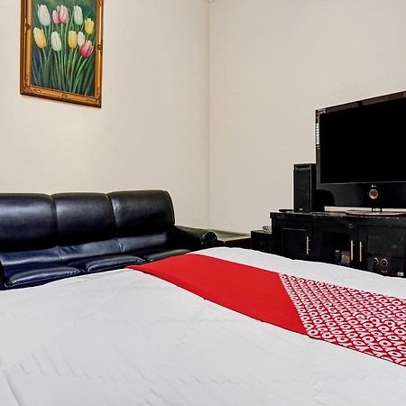 Oyo 90702 Wisma Tobana Kebayoran Mencil エクステリア 写真